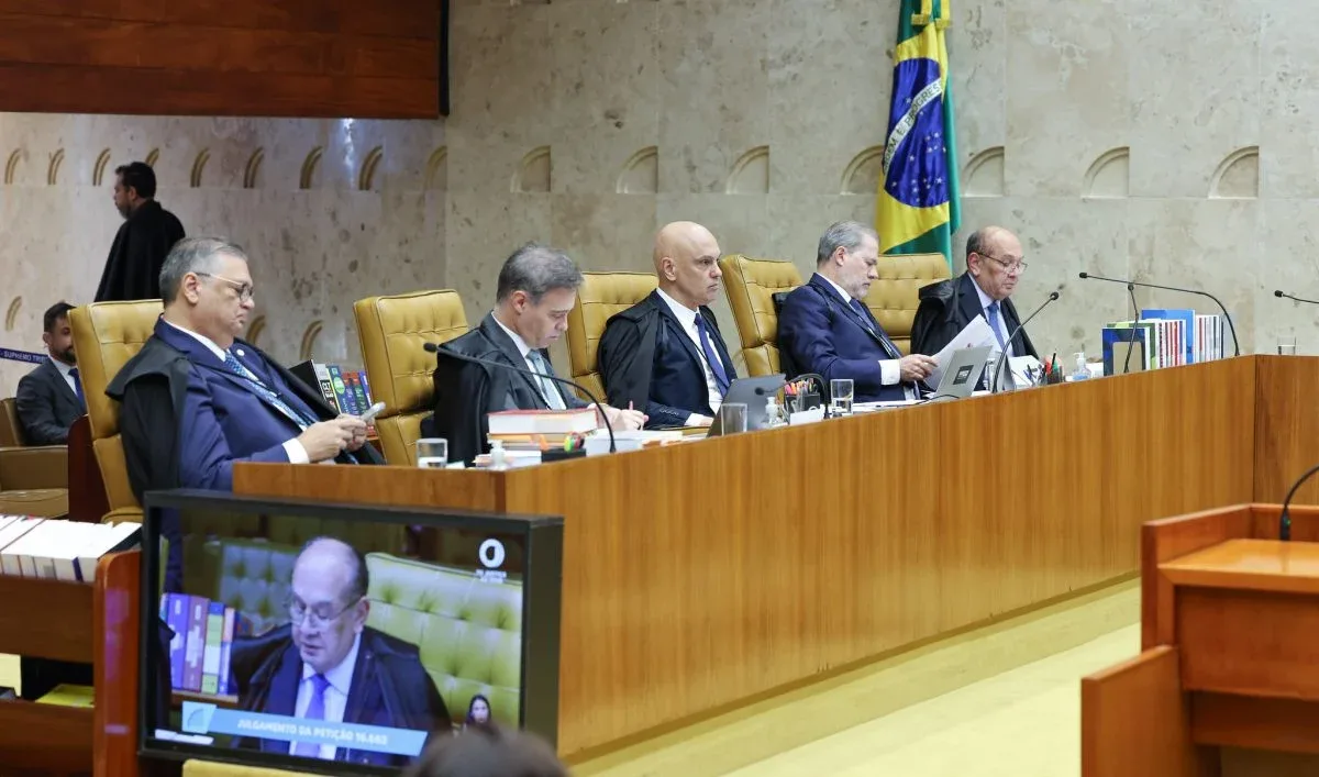 Ministros do STF questionam relatoria de Fachin em casos envolvendo Moraes e Mendonça