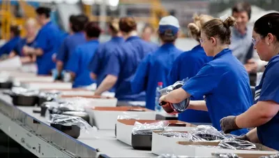 Indústria brasileira encolhe 0,6% em agosto, aponta IBGE