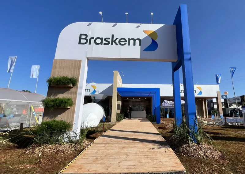 Dívida e reestruturação pressionam ações da Braskem após corte do UBS BB