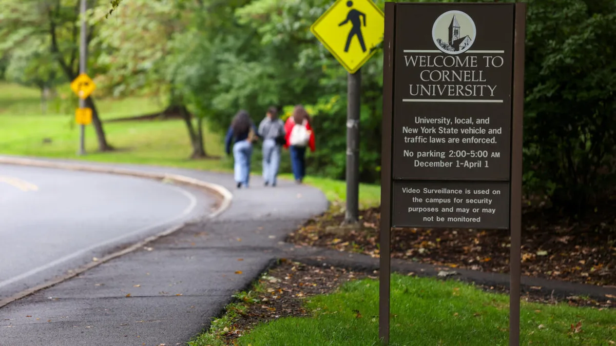 Promotor reabre investigação sobre denúncia contra estudantes de Cornell