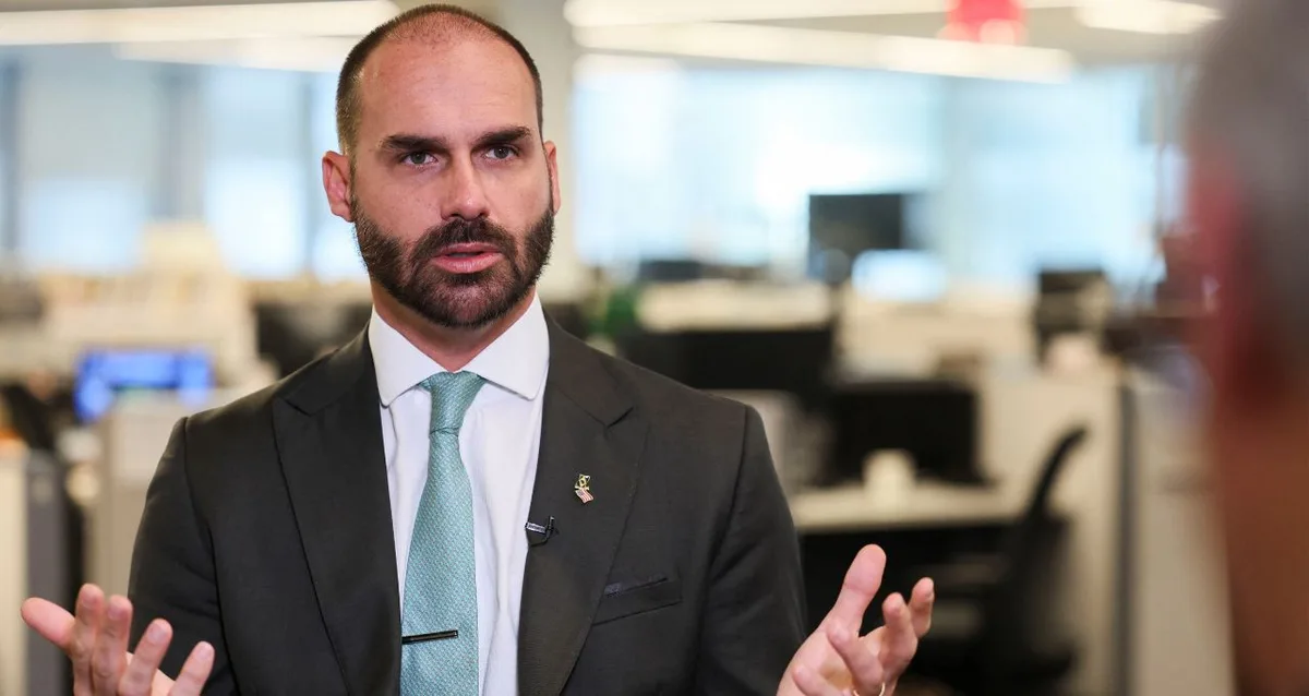 Eduardo Bolsonaro diz que exílio o caracteriza como dissidente político