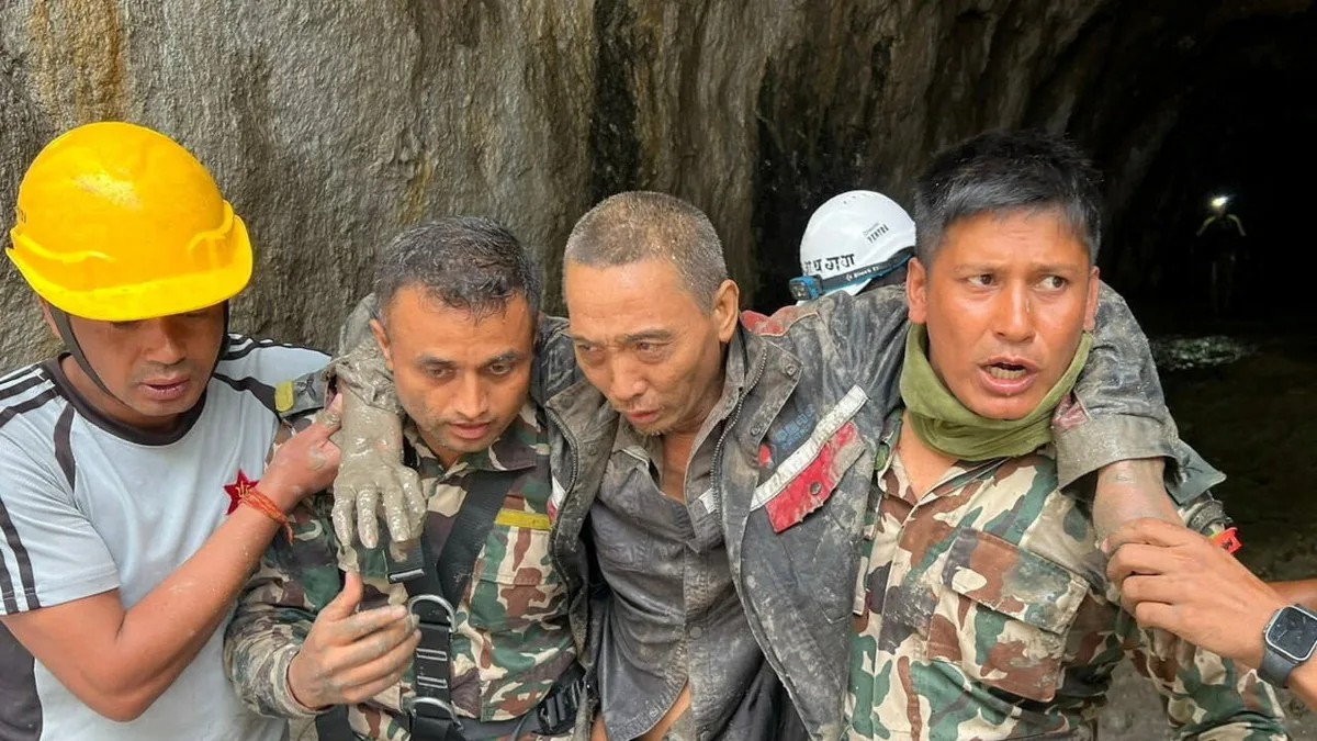 Resgatado terceiro sobrevivente de túnel de hidrelétrica no Nepal