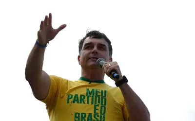 Autos públicos detalham financiamento de Dark Horse e contatos de Flávio com Vorcaro