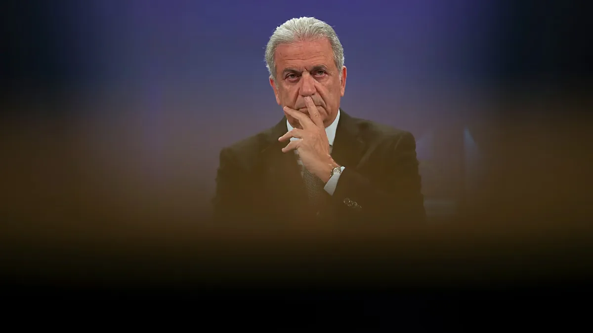 Parlamento grego retira imunidade de ex-comissário no caso Qatargate