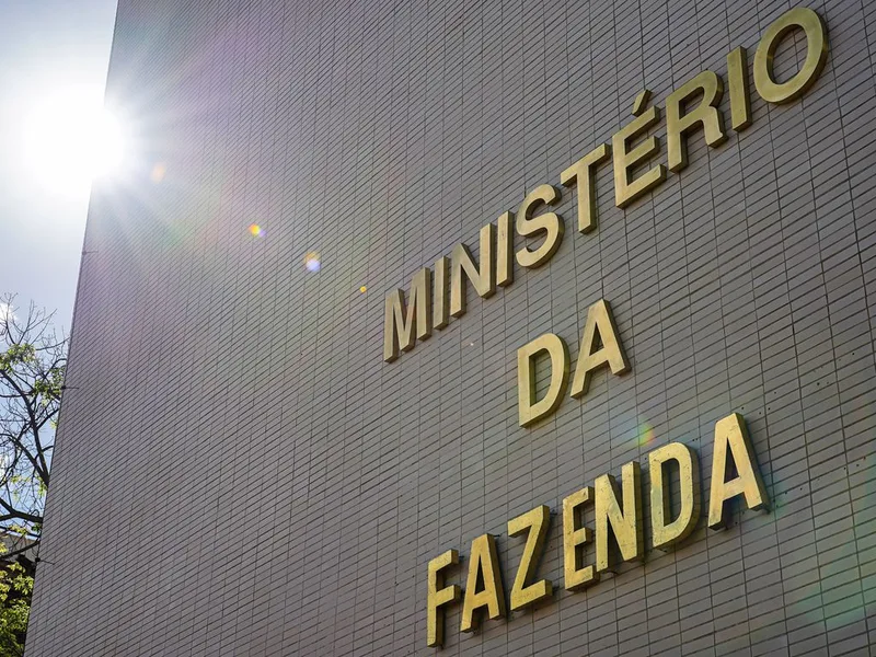 Fazenda projeta crescimento menor do PIB e inflação de 4,9% em 2026