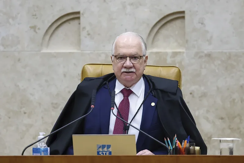 Fachin cobra da PF dados sobre celular apreendido de Vorcaro