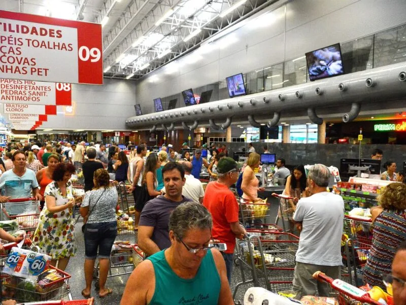 Inflação para famílias assalariadas recua pelo segundo mês seguido