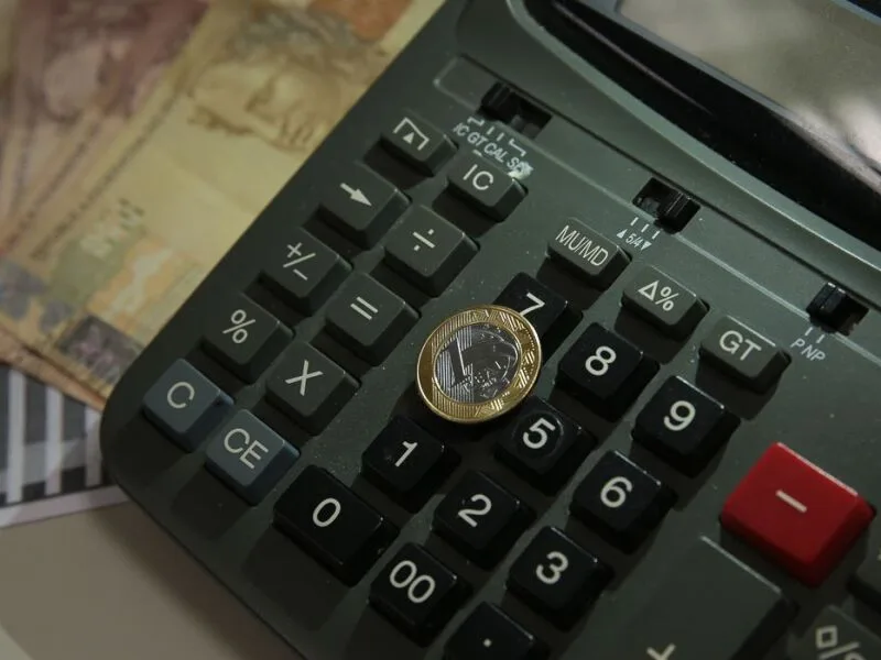 PIB brasileiro recua 0,4% em julho, aponta Monitor da FGV