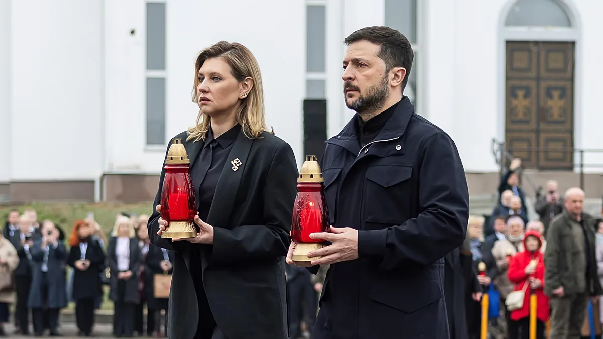Detetor identifica como geradas por IA imagens de supostos passaportes de Zelenskyy