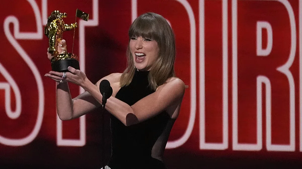 Taylor Swift lidera noite do MTV VMAs com três prêmios e novo recorde