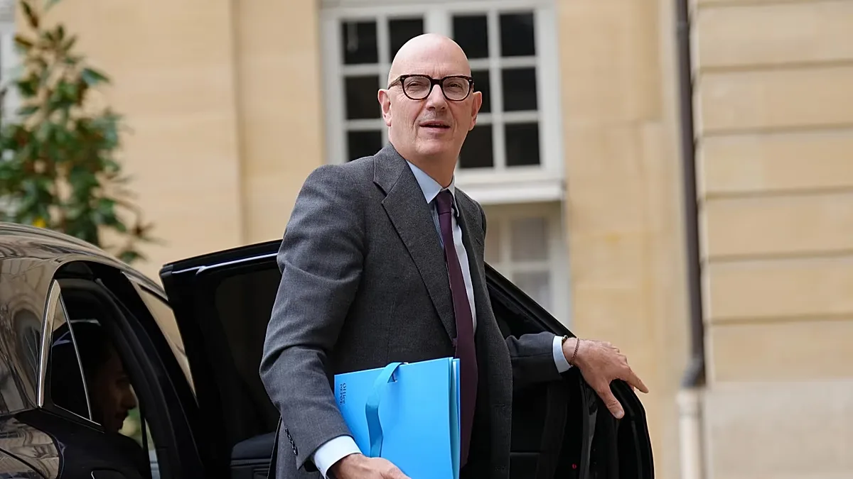Insee reduz previsão de crescimento da França em 2026 para 0,4%