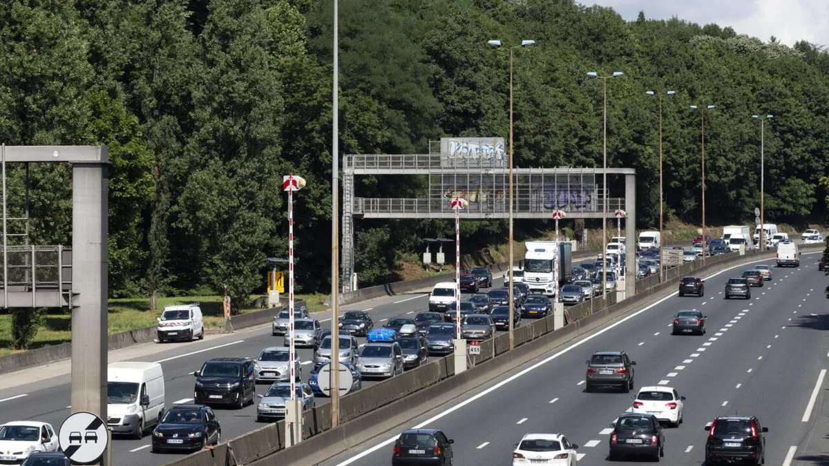 França ampliará suspensão da carteira por uso de celular ao volante