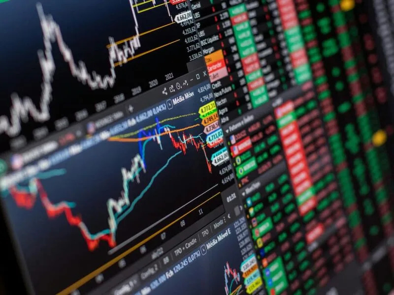Indicador antecedente da economia mundial mantém alta e chega a 105,9 pontos