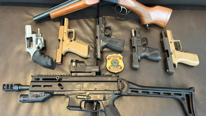 Polícia Federal apreende sete armas ligadas a Mario Frias em operação
