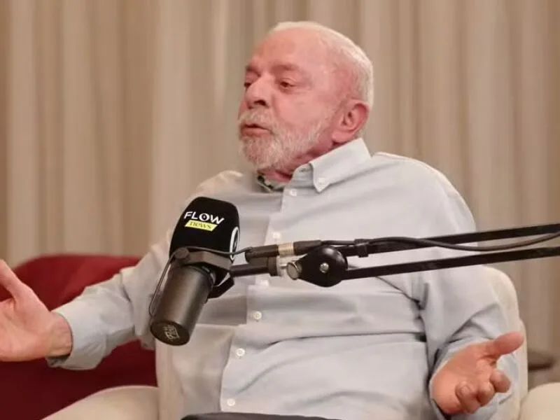 Lula rejeita envio de cartões sem solicitação e mantém crítica aos juros