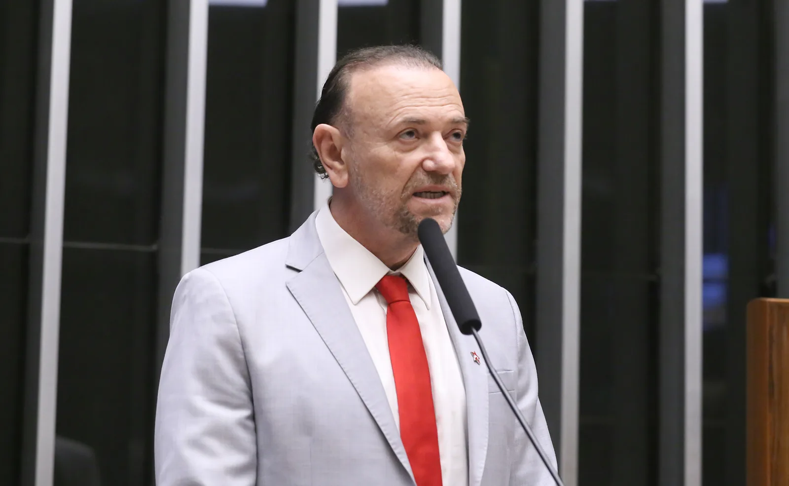 Edinho Silva diz que crise no STF afeta Lula, mas elogia posição do presidente