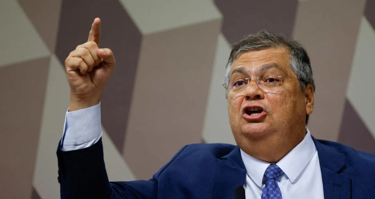 Dino questiona decisão de Mendonça sobre a Polícia Federal e cita encontro com Vorcaro