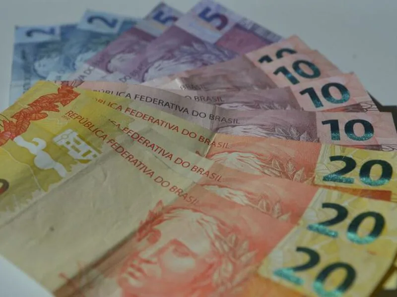 Alimentos e combustíveis ajudam IPCA a ficar dentro do limite em agosto