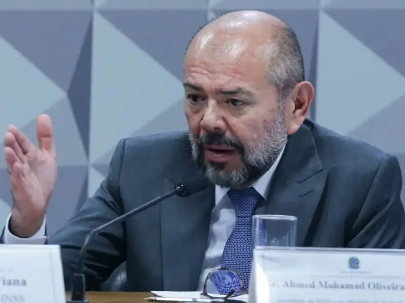Ex-ministro do Trabalho deixa de usar tornozeleira por decisão de Mendonça