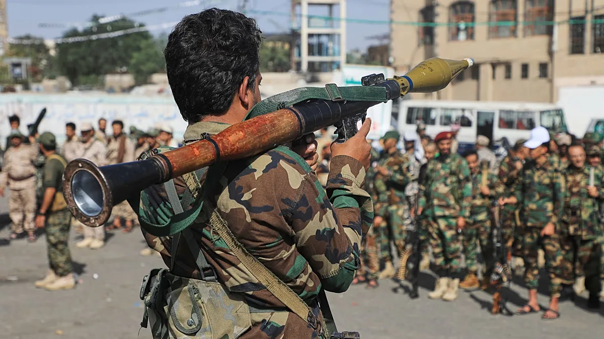 Houthis assumem controle de Mokha e avançam para Bab al-Mandeb