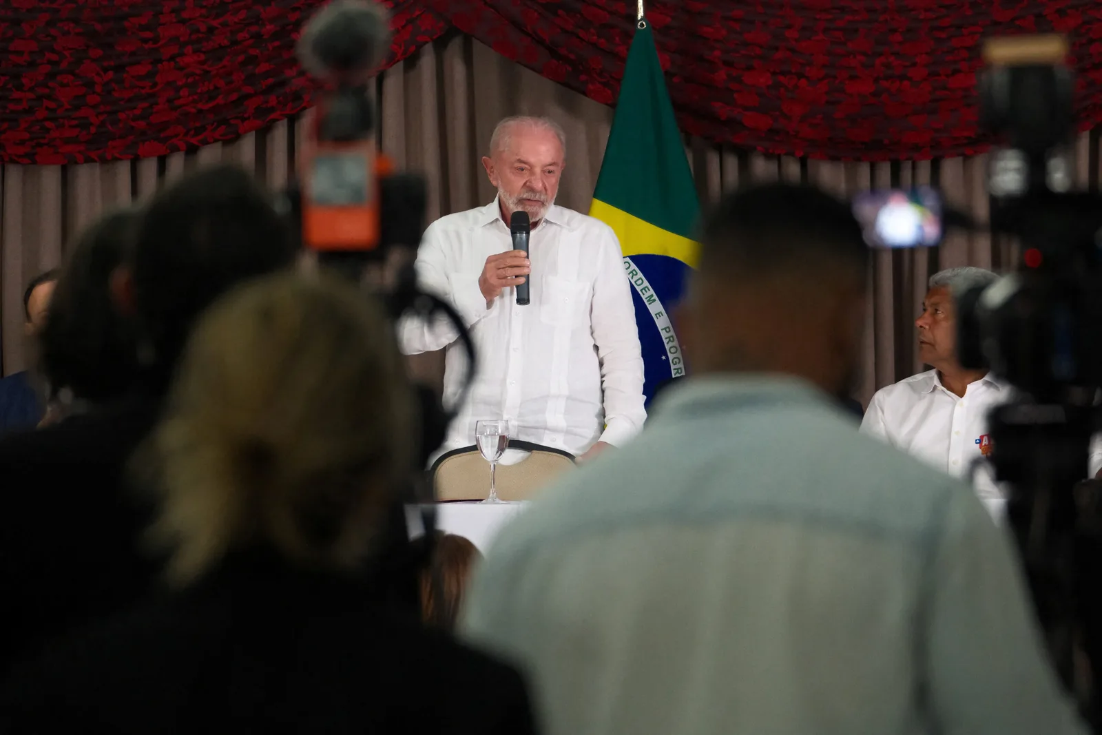 PSTU e PCB orientam eleitores a votar em Lula, mas rejeitam apoio ao governo