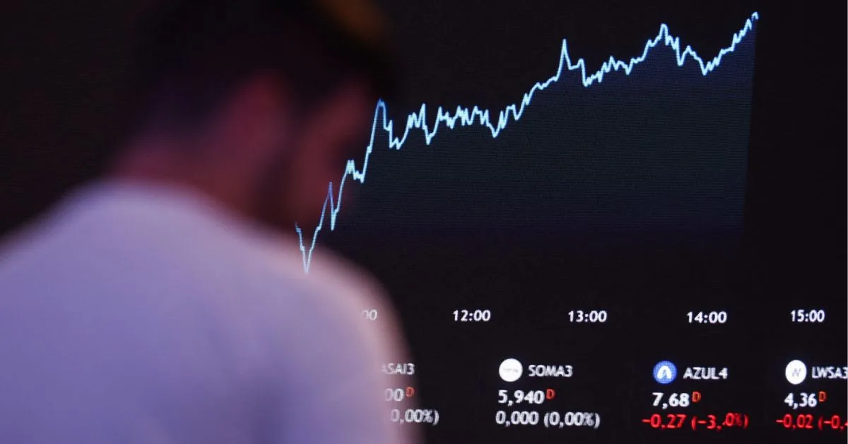 Ibovespa encerra sessão em alta com petróleo abaixo de US$ 100