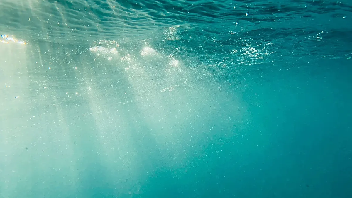 Painéis de perovskita geram eletricidade a 10 metros sob o mar