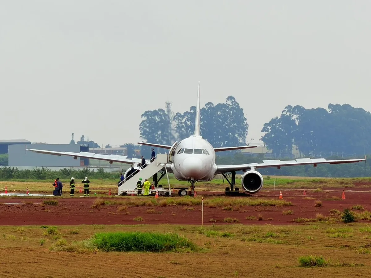 Companhias adotam limites próprios para voos em chuva em Cascavel