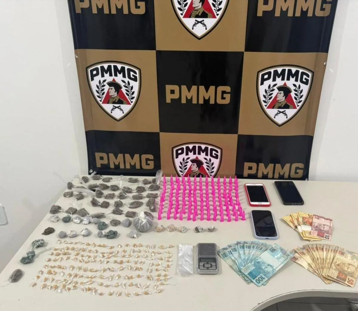 Drogas são localizadas em imóvel e pasto durante ação da PM em Goiabeira