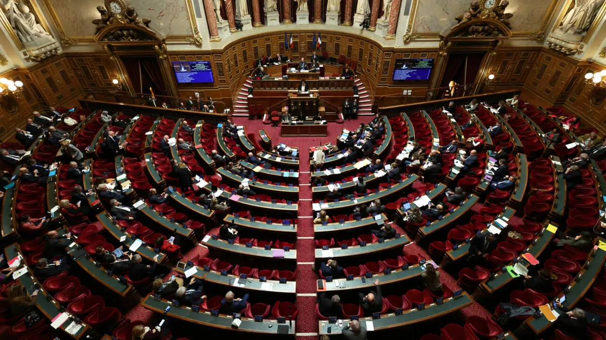 RN alcança cadeiras para criar bancada própria no Senado francês