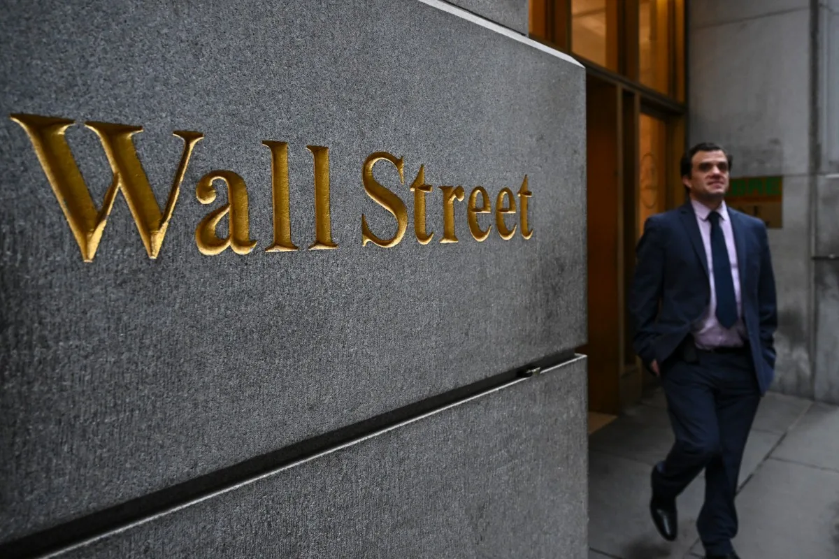 Bolsas de Nova York avançam com recuo do petróleo