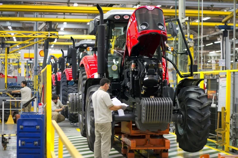 Produção industrial recua em agosto e reduz planos de investimento para setembro