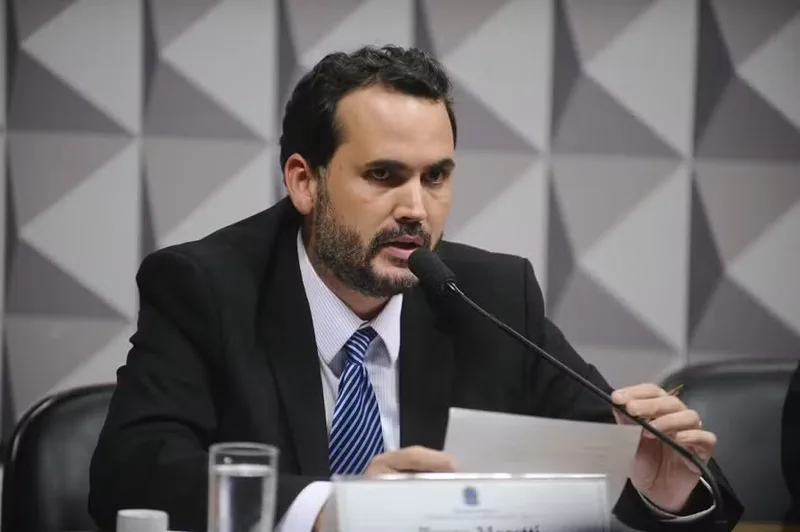 Moretti nega acordo com Petrobras sobre preços dos combustíveis