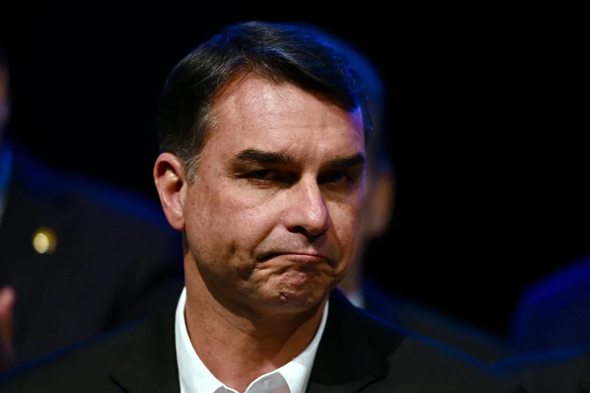 Campanha de Renan Santos pede ao TSE investigação sobre anúncios pró-Flávio Bolsonaro