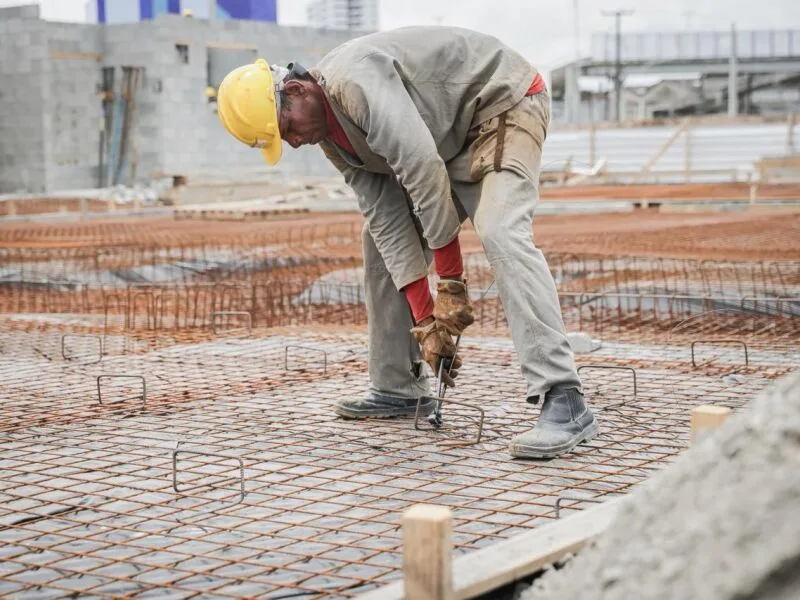 Mão de obra puxa custo da construção em agosto, aponta IBGE