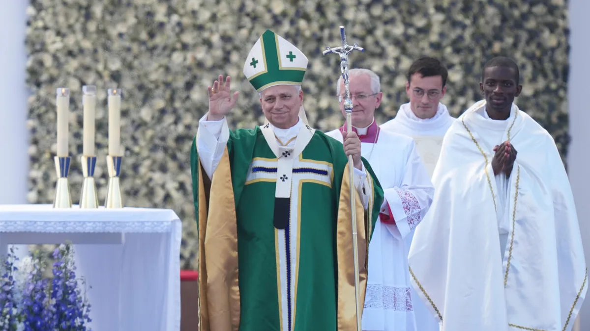 Leão XIV reúne 150 mil fiéis em Lourdes e fala sobre feridas da Igreja