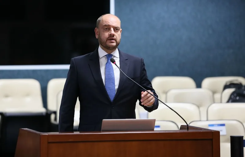 Governador interino do Rio rejeita mandato no STF e sugere idade mínima de 60 anos