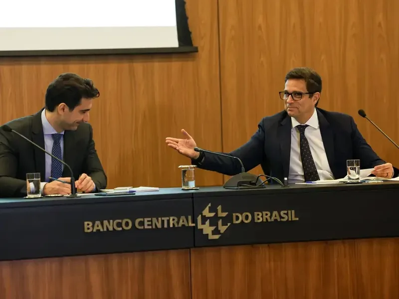 PF ouvirá Galípolo, Campos Neto e executivos em investigação sobre o Master
