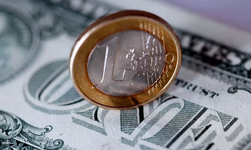 Dólar avança, Bolsa cai e petróleo supera US$ 100 em meio à tensão no Irã