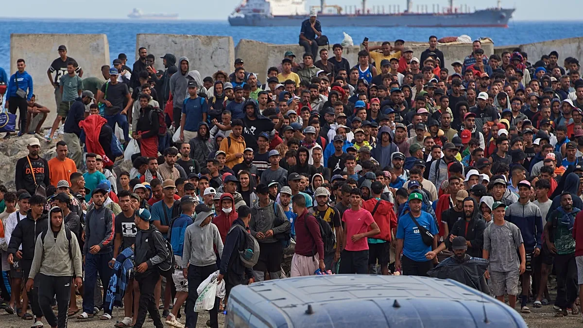Cerca de 30 migrantes são encontrados escondidos em caminhões em Melilha