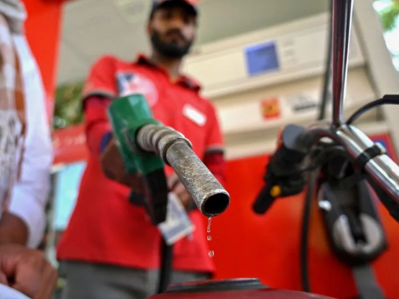 Governo anuncia zeragem de tributos federais sobre a gasolina