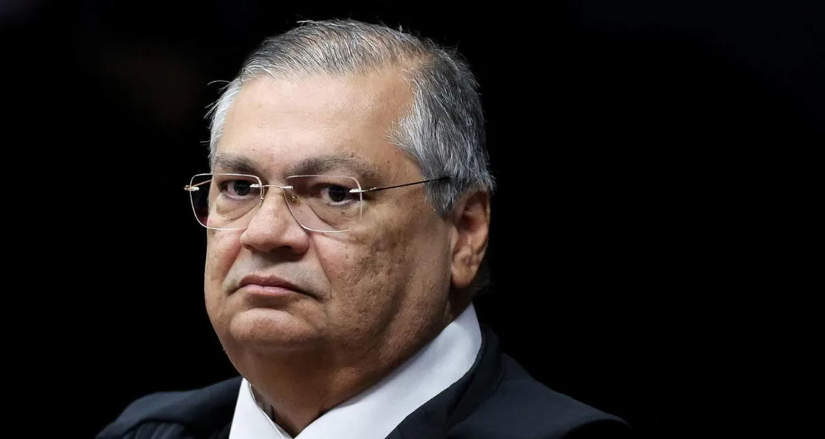 Dino anula afastamento de Andrei e critica decisão de Mendonça