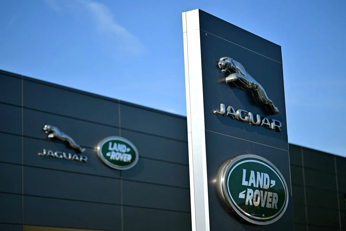 JLR prevê economia de 1,7 bilhão de libras com reestruturação global