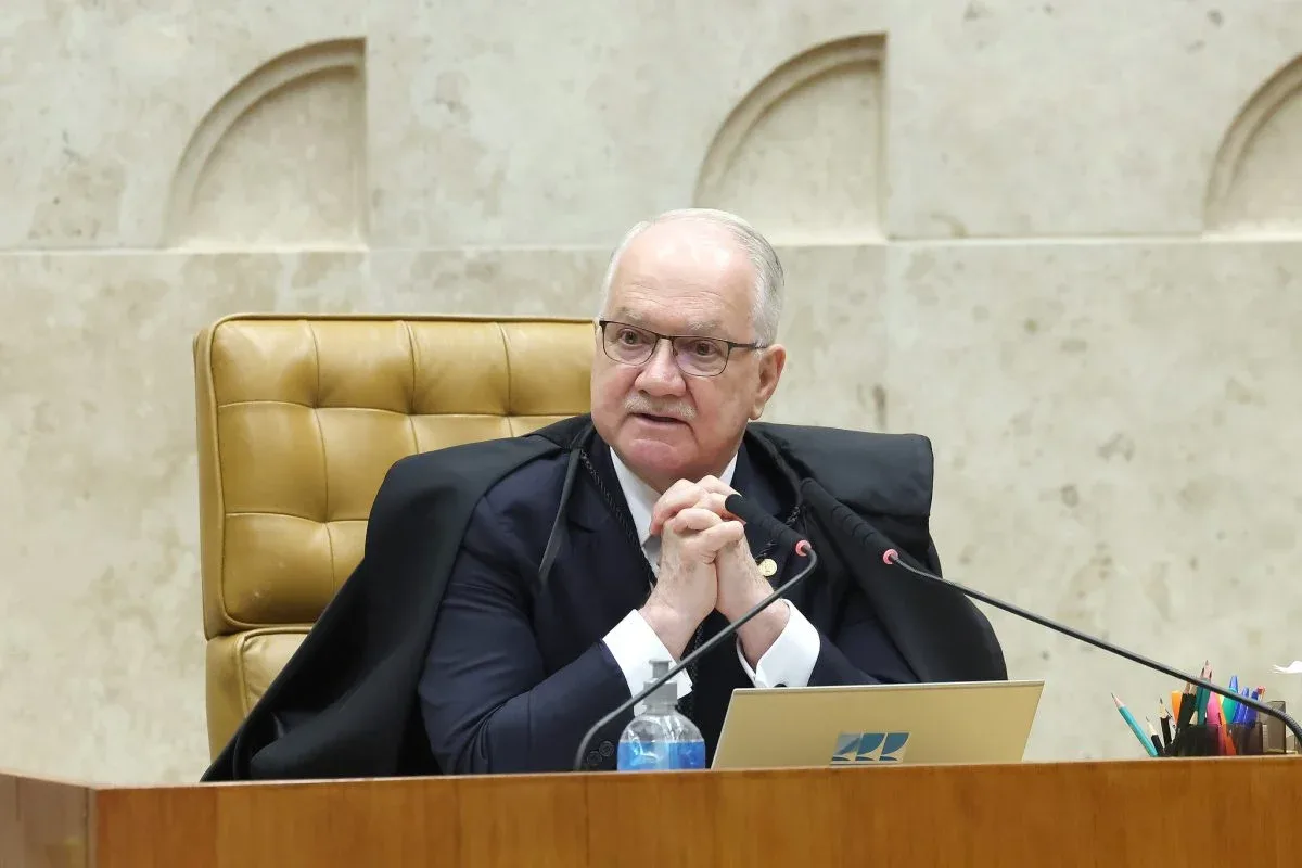 Fachin enfrenta críticas no STF por condução de nova crise institucional