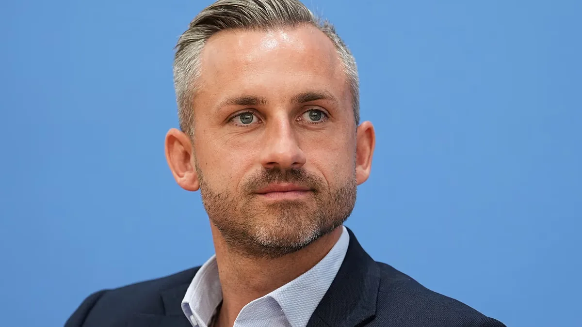 Líder da AfD enfrenta críticas por associar armas a política migratória