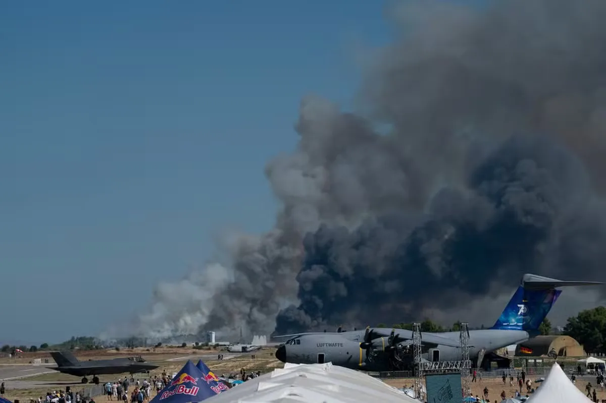 Caça grego cai durante apresentação aérea em Tanagra