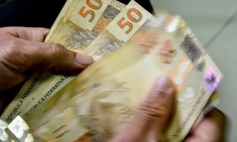 Cartão rotativo lidera alta dos atrasos e chega a 66,2% em agosto