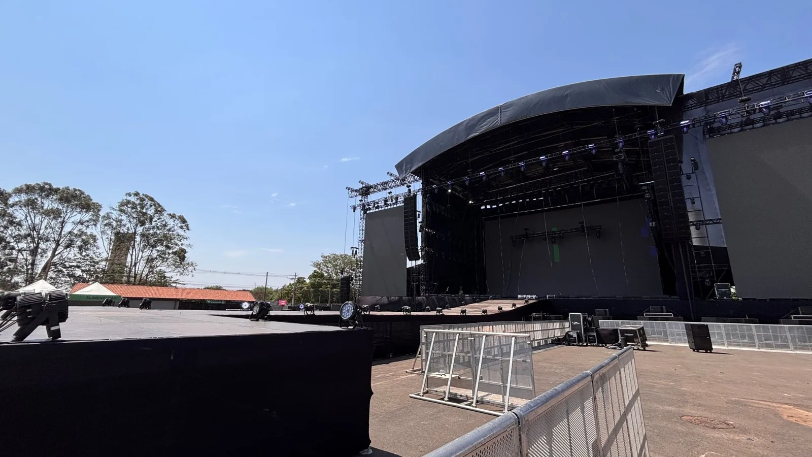 Maroon 5 estreia no Brasil com regras para entrada em show em Rio Preto