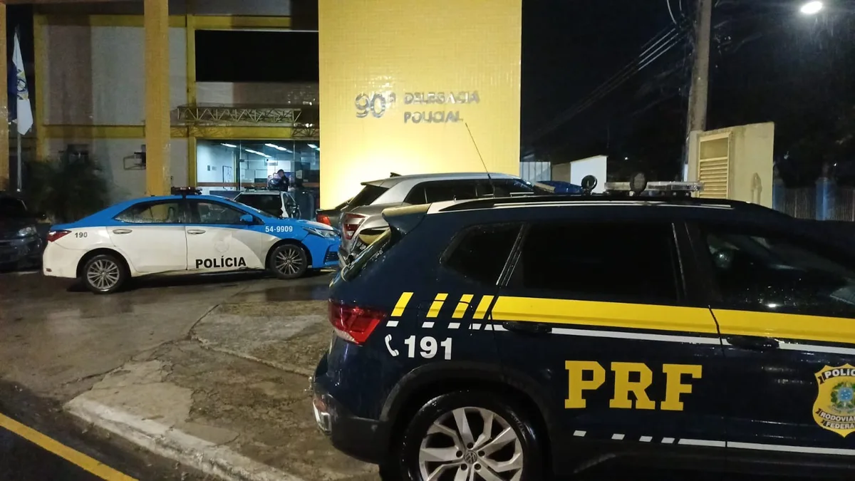 Homem é preso após fuga e apreensão de 232 kg de maconha na Via Dutra