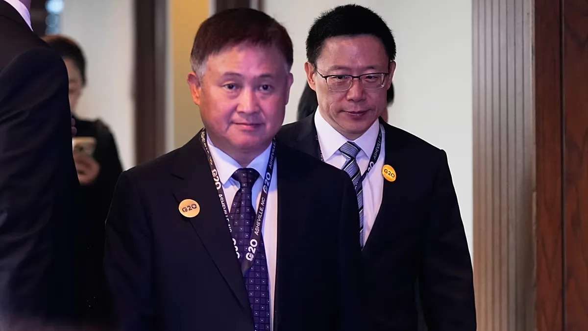 China anuncia aporte de 360 bilhões de yuans a bancos e seguradoras estatais